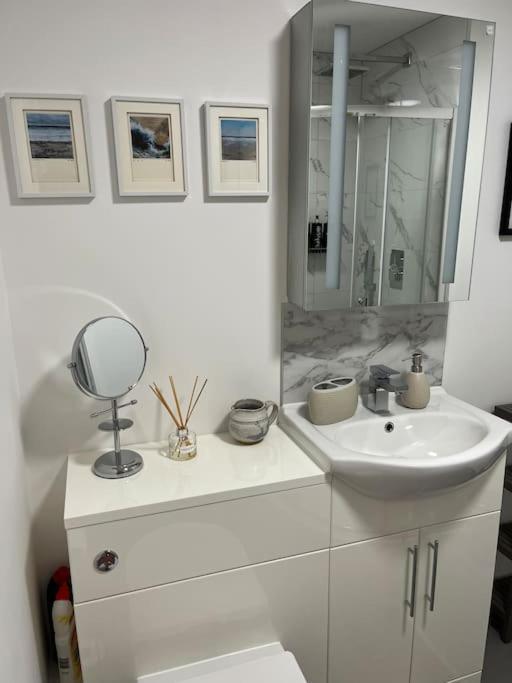 No5 At 53 - 2 Bed Apartment In Leek, Staffs Peak District Eksteriør bilde
